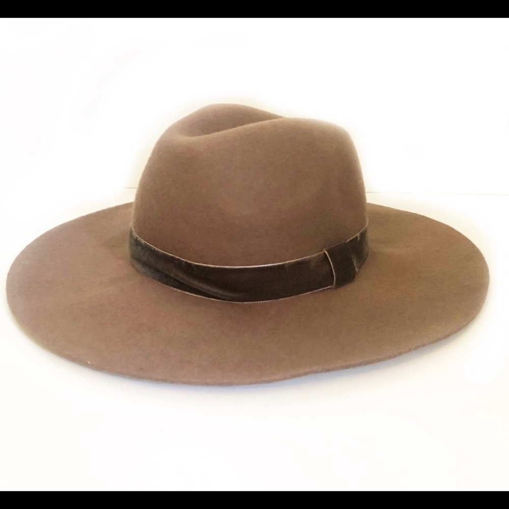 Ann Taylor Loft felt velvet hat